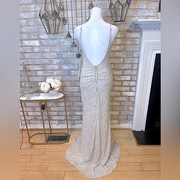 City Triangles White & Silver Fitted Mermaid Style Formal Gown with Mask, Sz. 3 - Picture 8 of 15